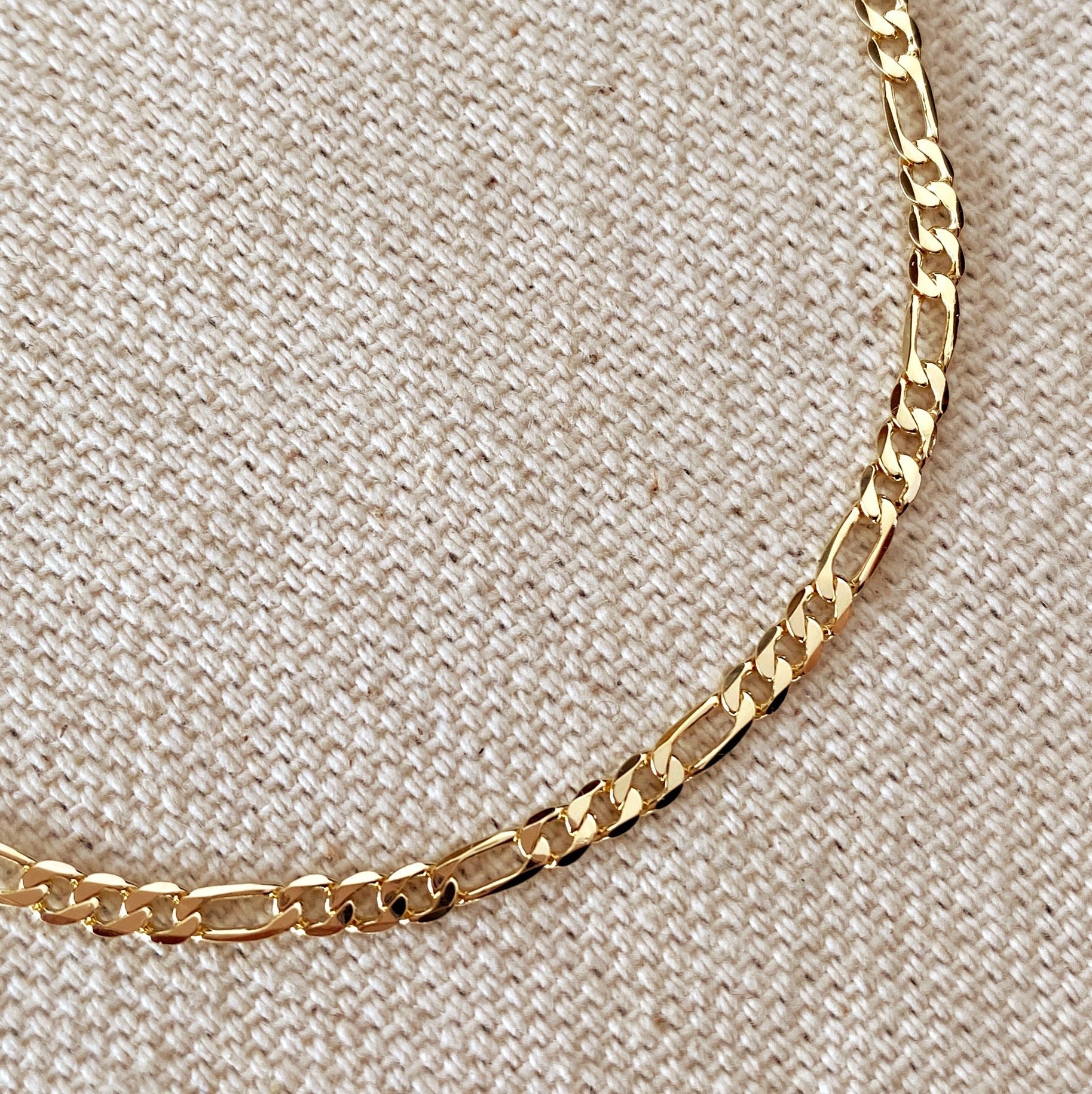 18k Gold Filled Figaro Bracelet 2.5mm – Classic Flat Chain for Layering