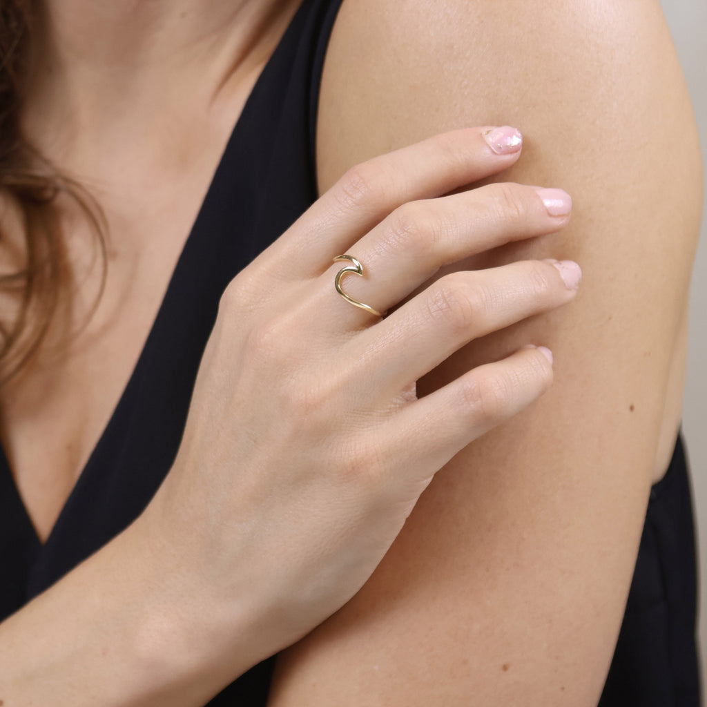 Gold-Filled 18k Ring – Subtle Wave Accent for Effortless Style