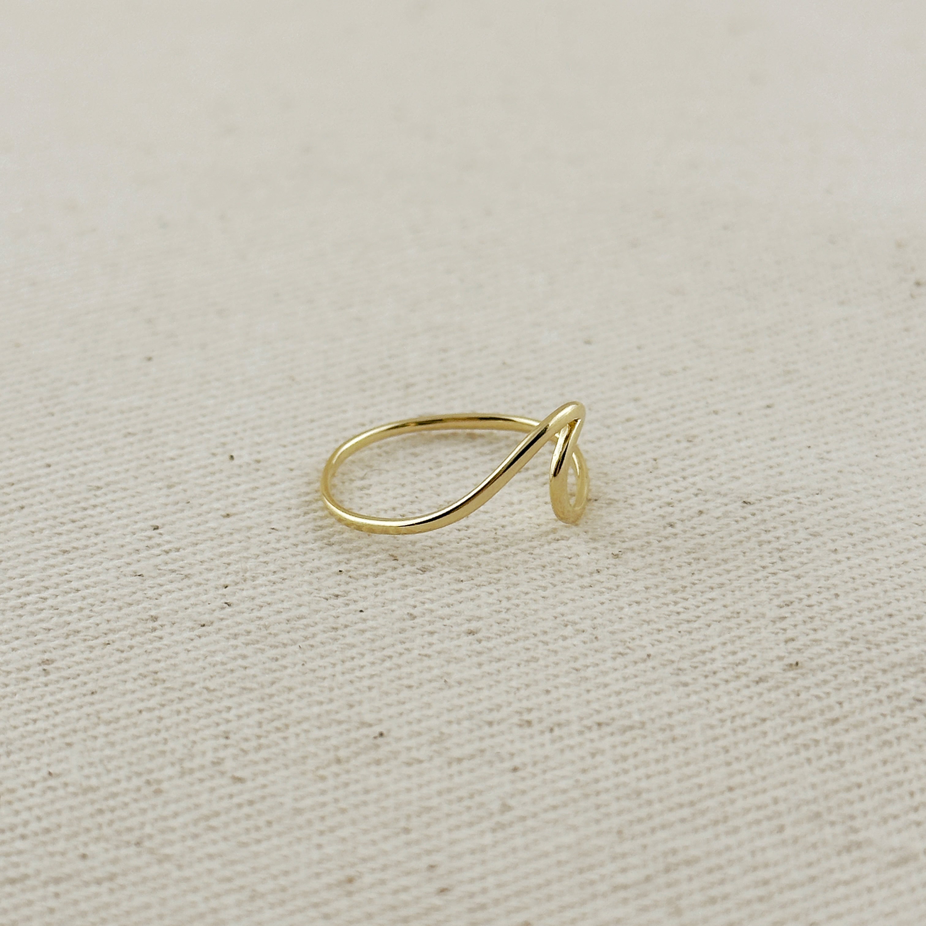 Gold-Filled 18k Ring – Subtle Wave Accent for Effortless Style
