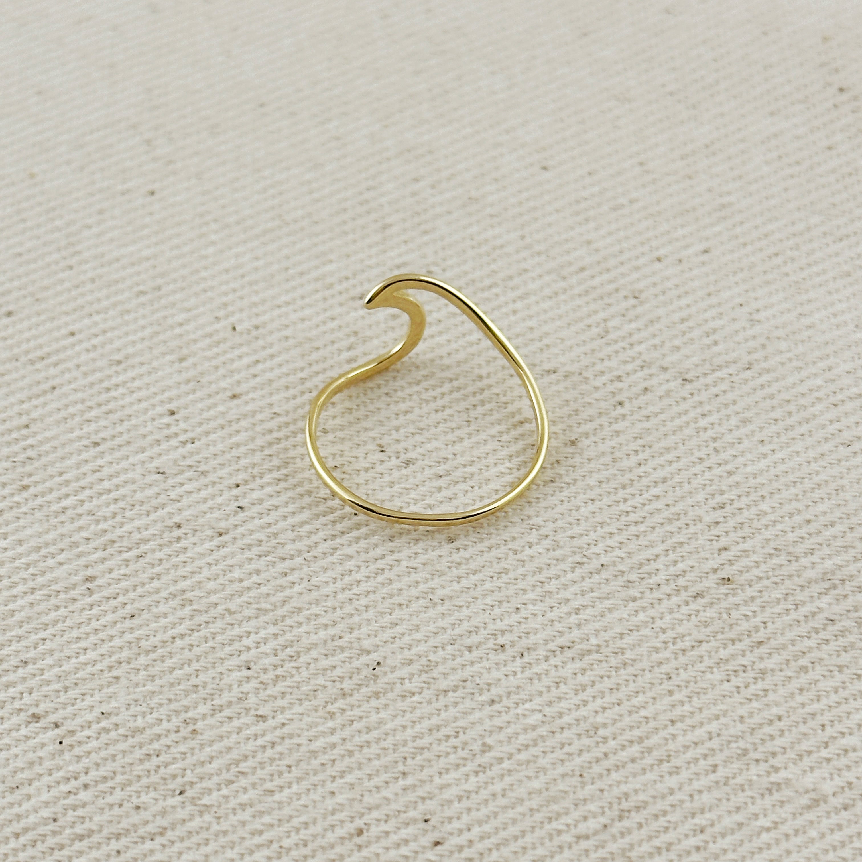 Gold-Filled 18k Ring – Subtle Wave Accent for Effortless Style