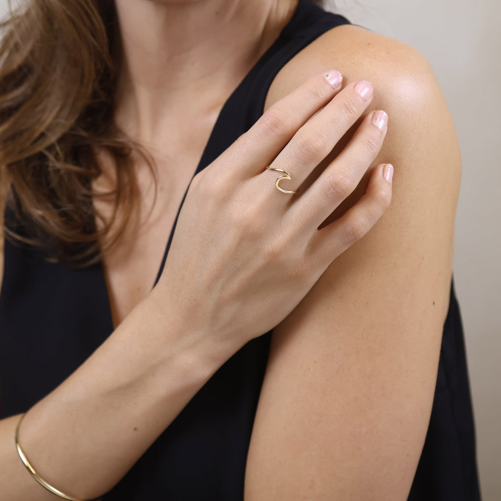 Gold-Filled 18k Ring – Subtle Wave Accent for Effortless Style