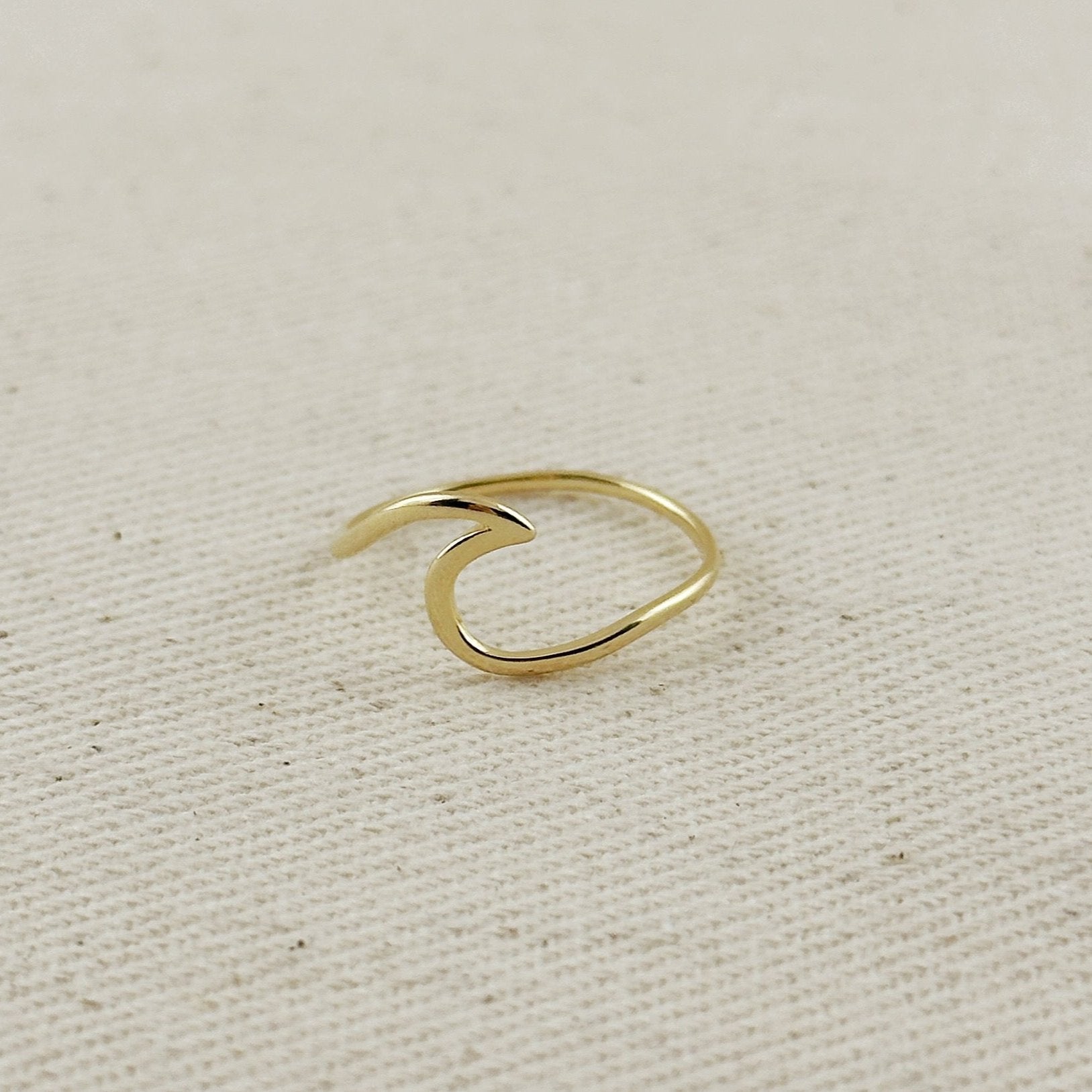 Gold-Filled 18k Ring – Subtle Wave Accent for Effortless Style