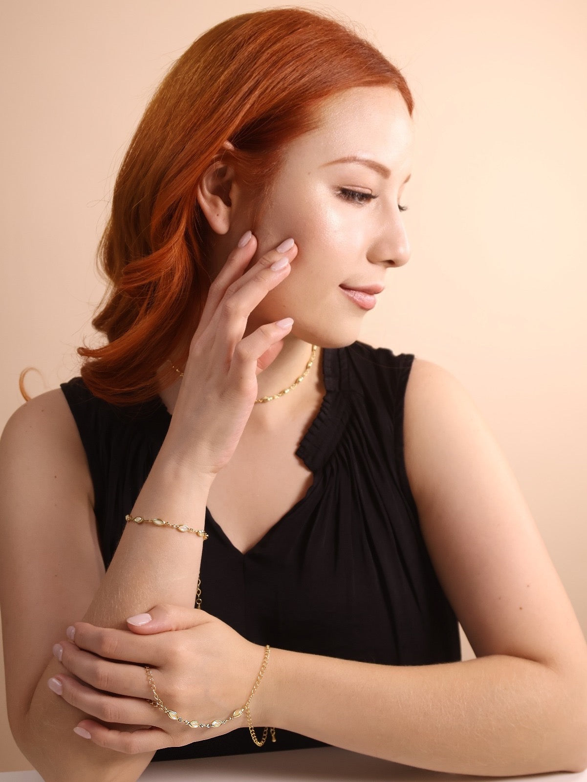 Hand Chain 18k Gold Filled Ellipse Opal