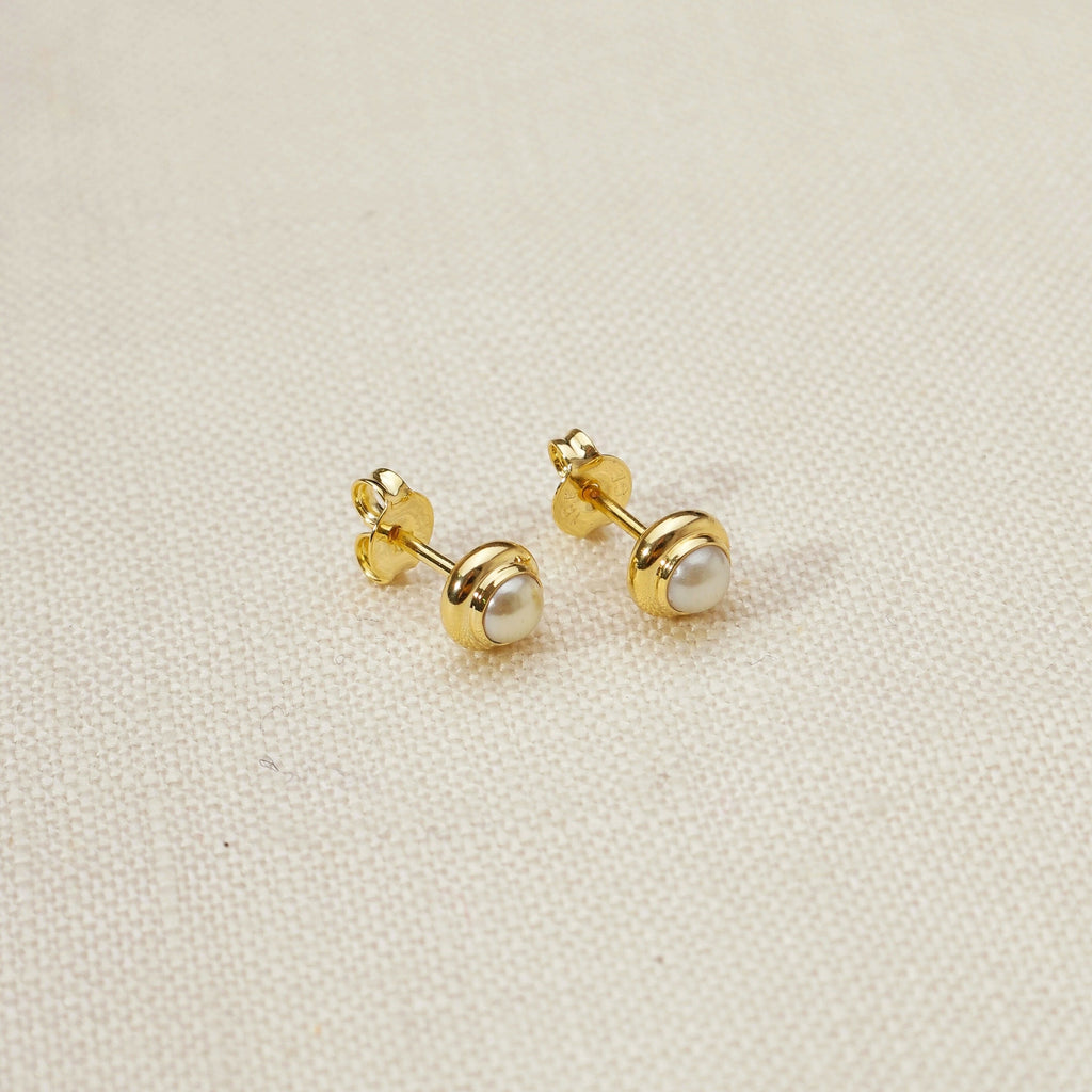Gold Filled 18k Pearl Stud With Bezel Around