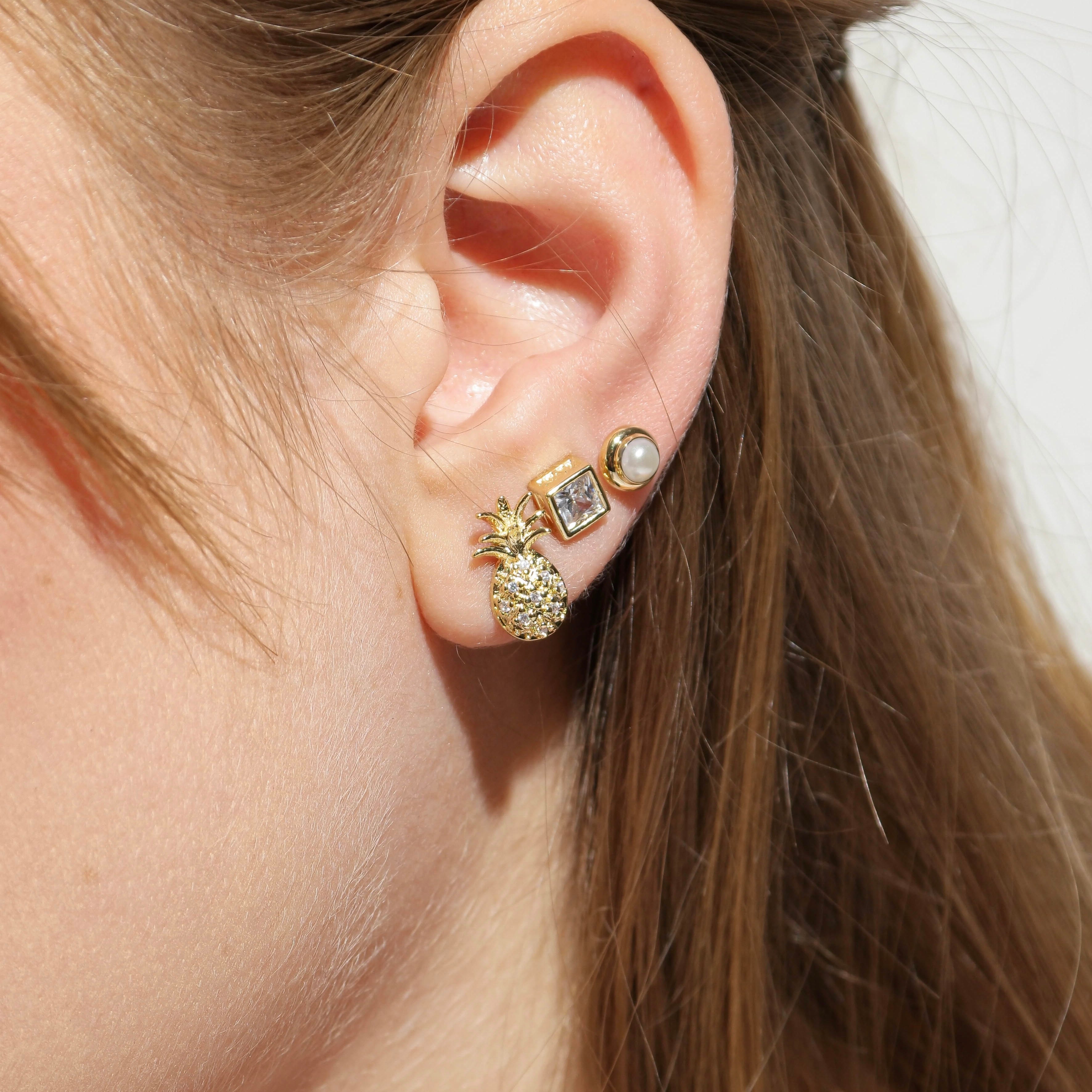 Gold Filled 18k Pearl Stud With Bezel Around